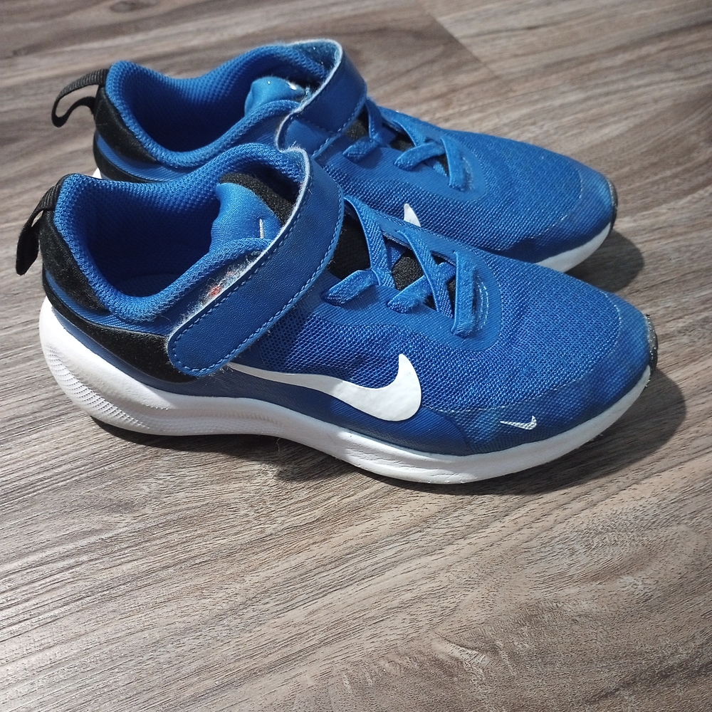 Nike Revolution 7